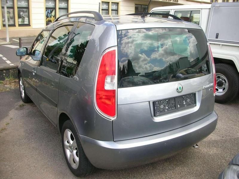 Gebraucht Skoda Roomster 90 PS (66 kW) 2012 Grau metallic Van / Kleinbus