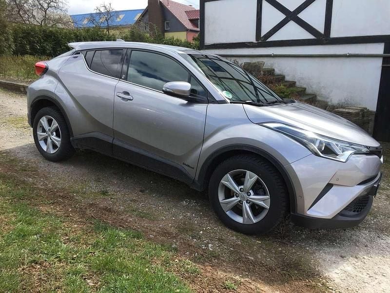 Grau Gebraucht 2018 Toyota C-HR Team SUV | 12.000 € (Guter Preis) - Bild 1/1