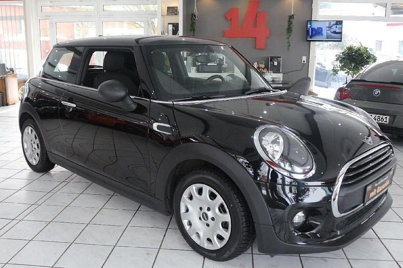 Gebraucht Mini ONE 102 PS (75 kW) 2019 Midnight black metallic Kleinwagen