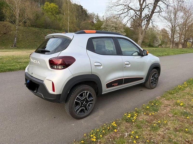 Usado Dacia Spring Essentiel 33 kW (45 CV) 2023 Plateado Utilitario