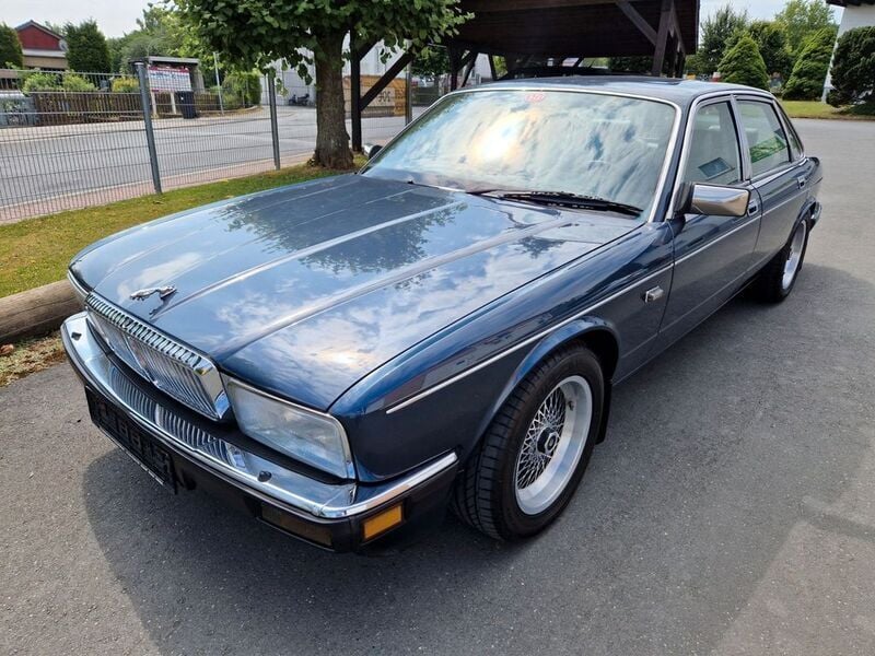 Blau Gebraucht 1988 Jaguar XJ40 Limousine | 11.500 € - Bild 1/4