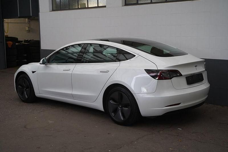 Gebraucht Tesla Model 3 Standard Range 225 kW (306 PS) 2019 Weiß Limousine