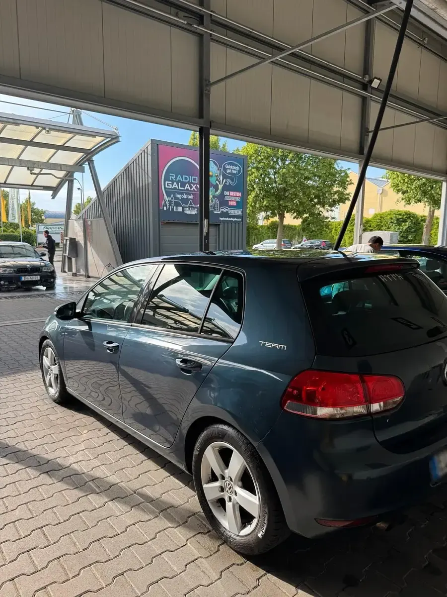 Gebraucht VW Golf VI 122 PS (89 kW) 2010 Blau Kleinwagen