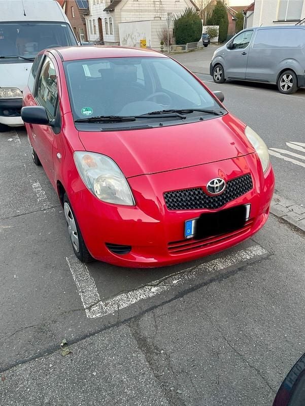 Rot Gebraucht 2008 Toyota Yaris Kleinwagen | 2.500 € (Fairer Preis) - Bild 1/4