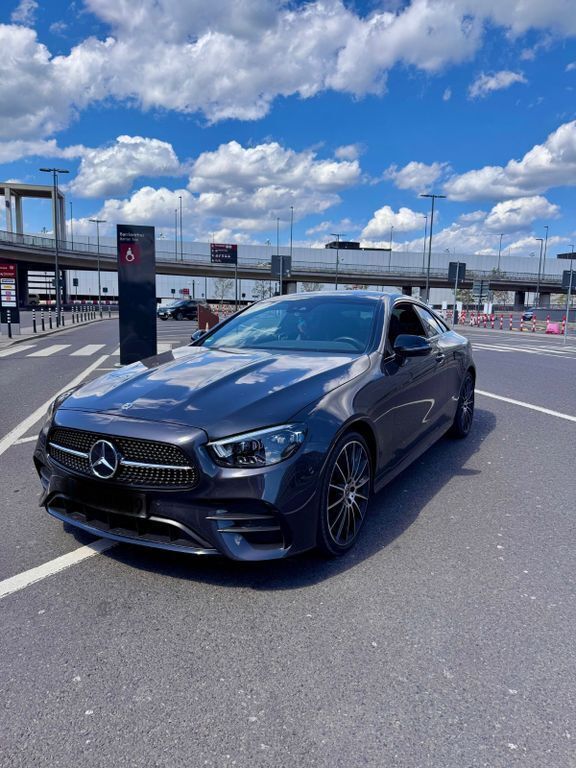 Grau Gebraucht 2022 Mercedes E400 AMG line Coupé | 55.000 € (Fairer Preis) - Bild 1/4