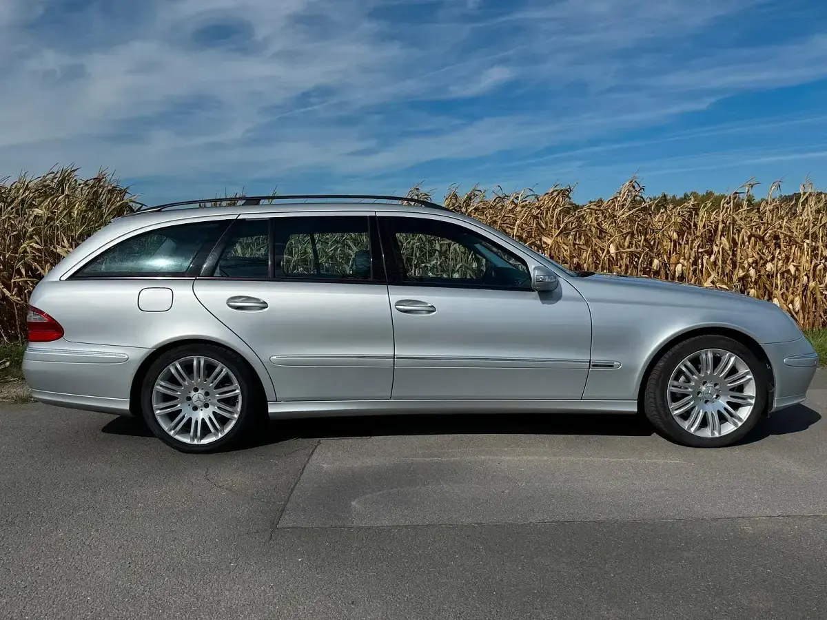 Używany Mercedes E280 Avantgarde 2005 Srebrny Kombi