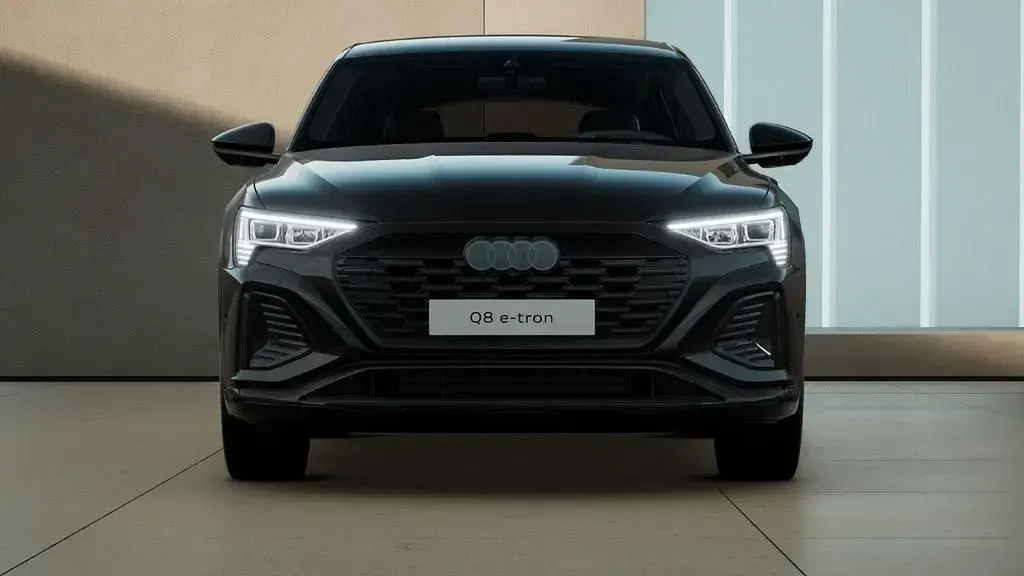 Gebraucht Audi Q8 e-tron S-Line 300 kW (408 PS) 2024 Daytonagrau perleffekt SUV