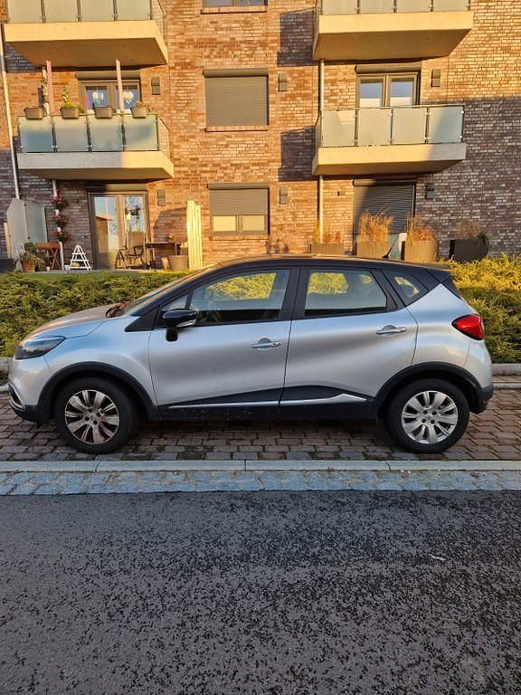 Grau Gebraucht 2015 Renault Captur SUV | 8.400 € (Fairer Preis) - Bild 1/4