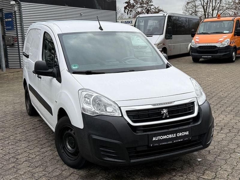 Gebraucht Peugeot Partner Premium 99 PS (72 kW) 2017 Weiß Van / Kleinbus