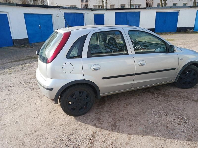 Gebraucht Opel Corsa 90 PS (66 kW) 2004 Silber Kleinwagen