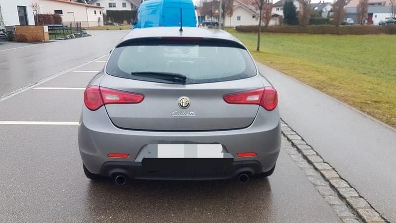 Gebraucht Alfa Romeo Giulietta Turismo 140 PS (102 kW) 2011 Grau Kleinwagen