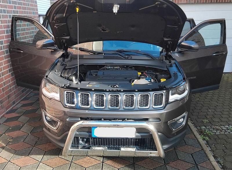 Second-hand Jeep Compass 140 CP (102 kW) 2018 Maro SUV