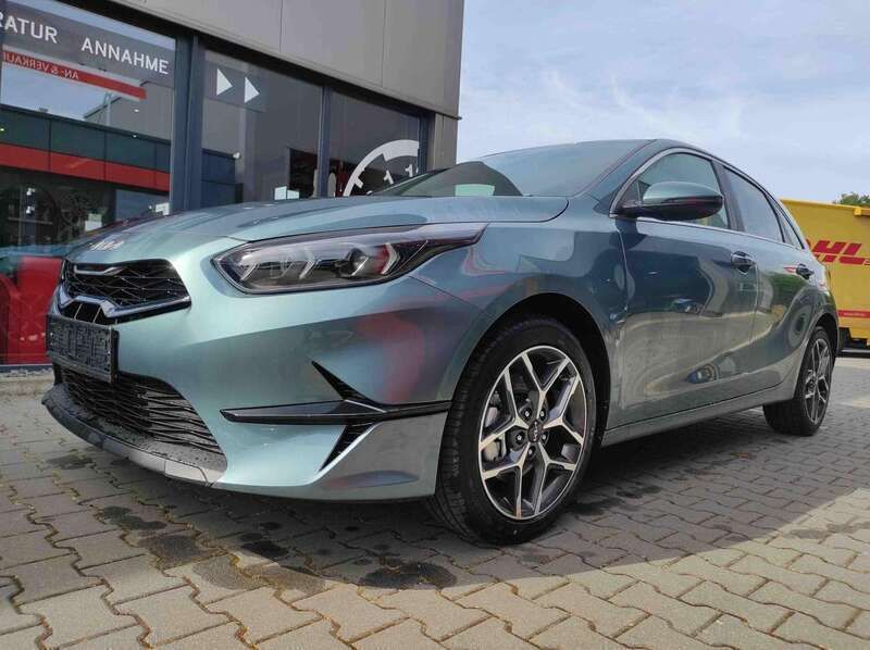 Lunar silber Neu 2024 Kia Ceed Limousine | 26.440 € (Fairer Preis) - Bild 1/4