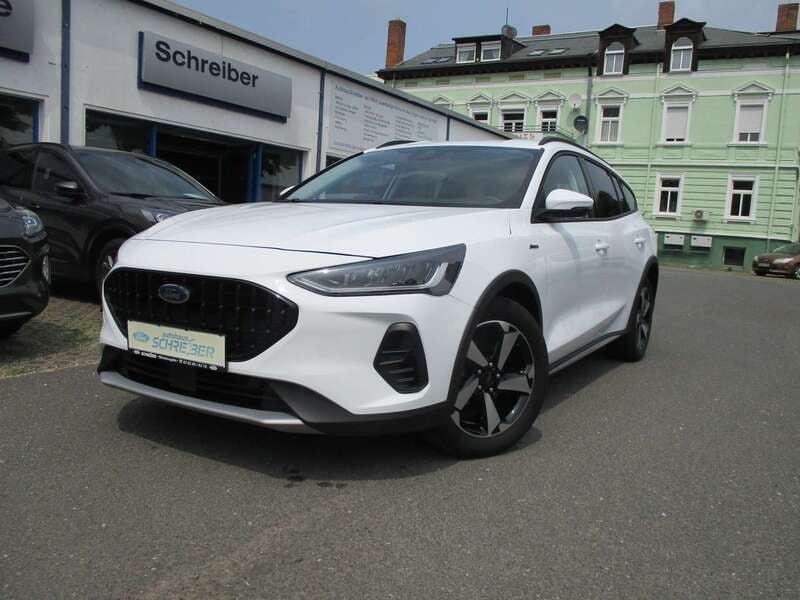 Gebraucht Ford Focus Active 125 PS (91 kW) 2023 Frozen white Kombi