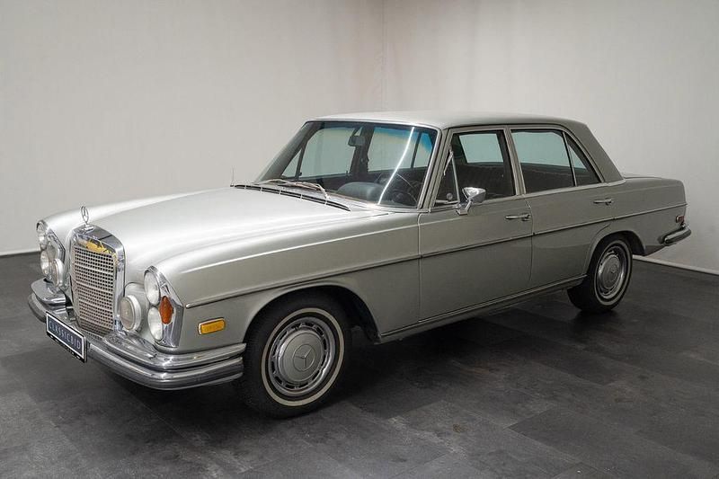 Silber Gebraucht 1971 Mercedes 280 SE Limousine | 29.900 € - Bild 1/4