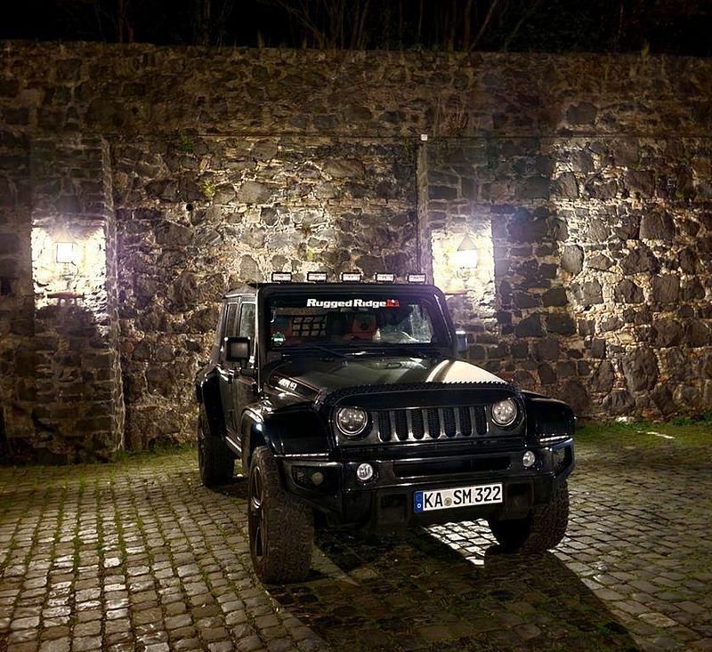 Schwarz Gebraucht 2012 Jeep Wrangler Unlimited Sport SUV | 22.500 € (Fairer Preis) - Bild 1/4