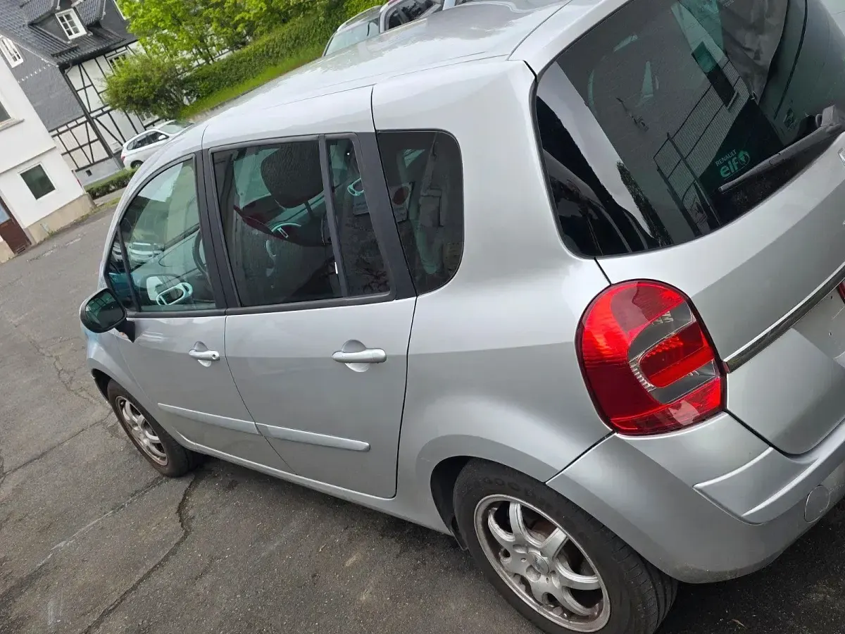 Gebraucht Renault Modus 103 PS (75 kW) 2011 Silber Van / Kleinbus