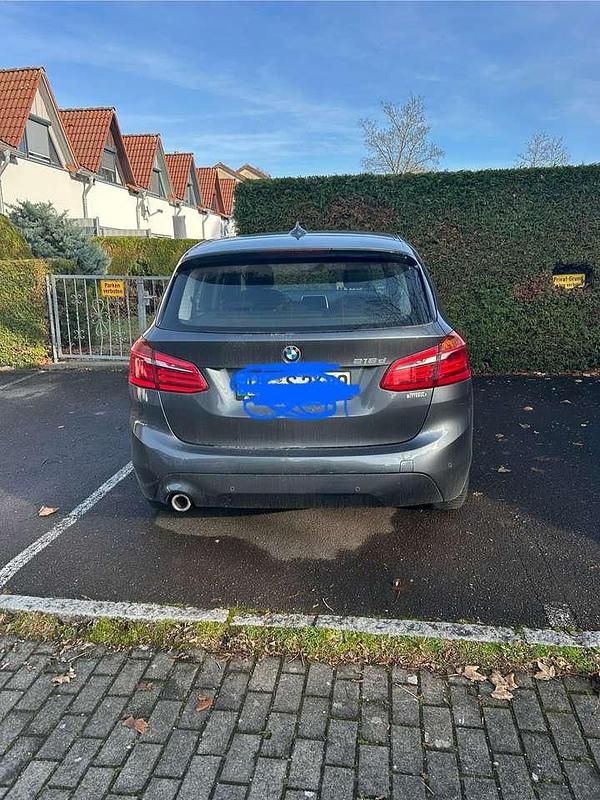 Grau Gebraucht 2018 BMW 216 Advantage Van / Kleinbus | 13.100 € (Teuer) - Bild 1/4