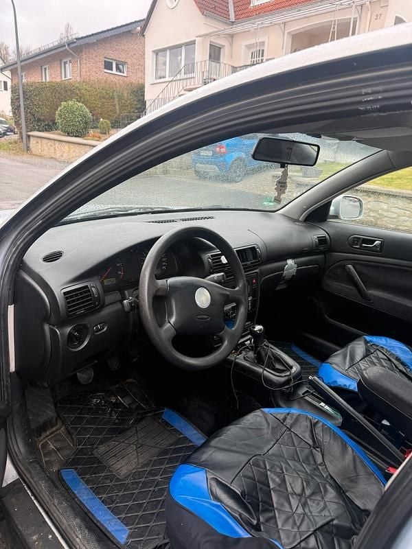 Gebraucht VW Passat 100 PS (73 kW) 1998 Silber Limousine