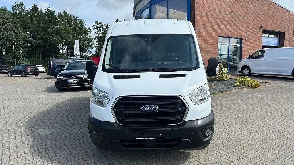Gebraucht Ford Transit Trend 131 PS (96 kW) 2022 Weiß Van