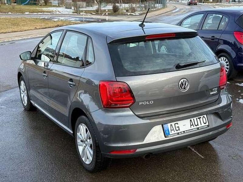 Gebraucht VW Polo Comfortline 90 PS (66 kW) 2015 Pepper grey metallic Kleinwagen