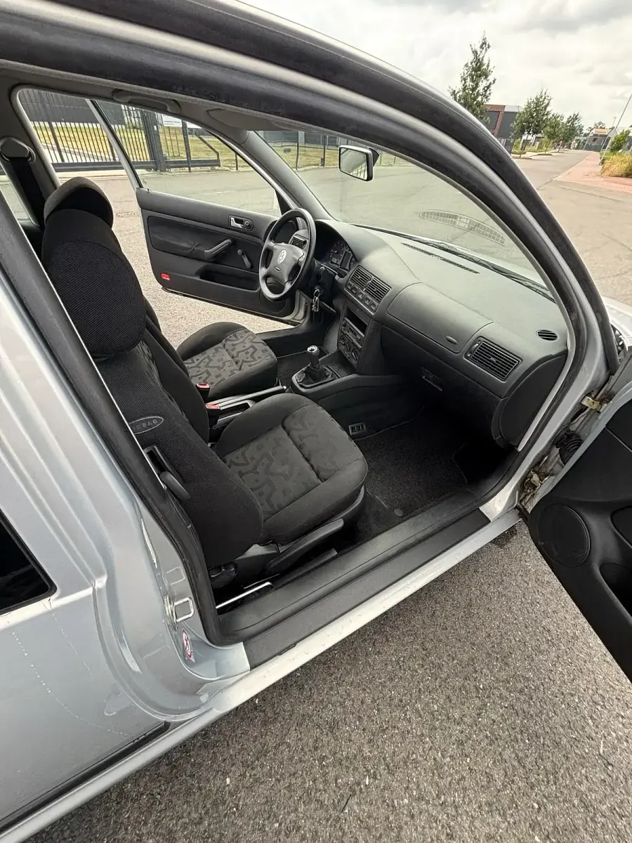 Gebraucht VW Golf IV 74 PS (54 kW) 1999 Silber Kleinwagen