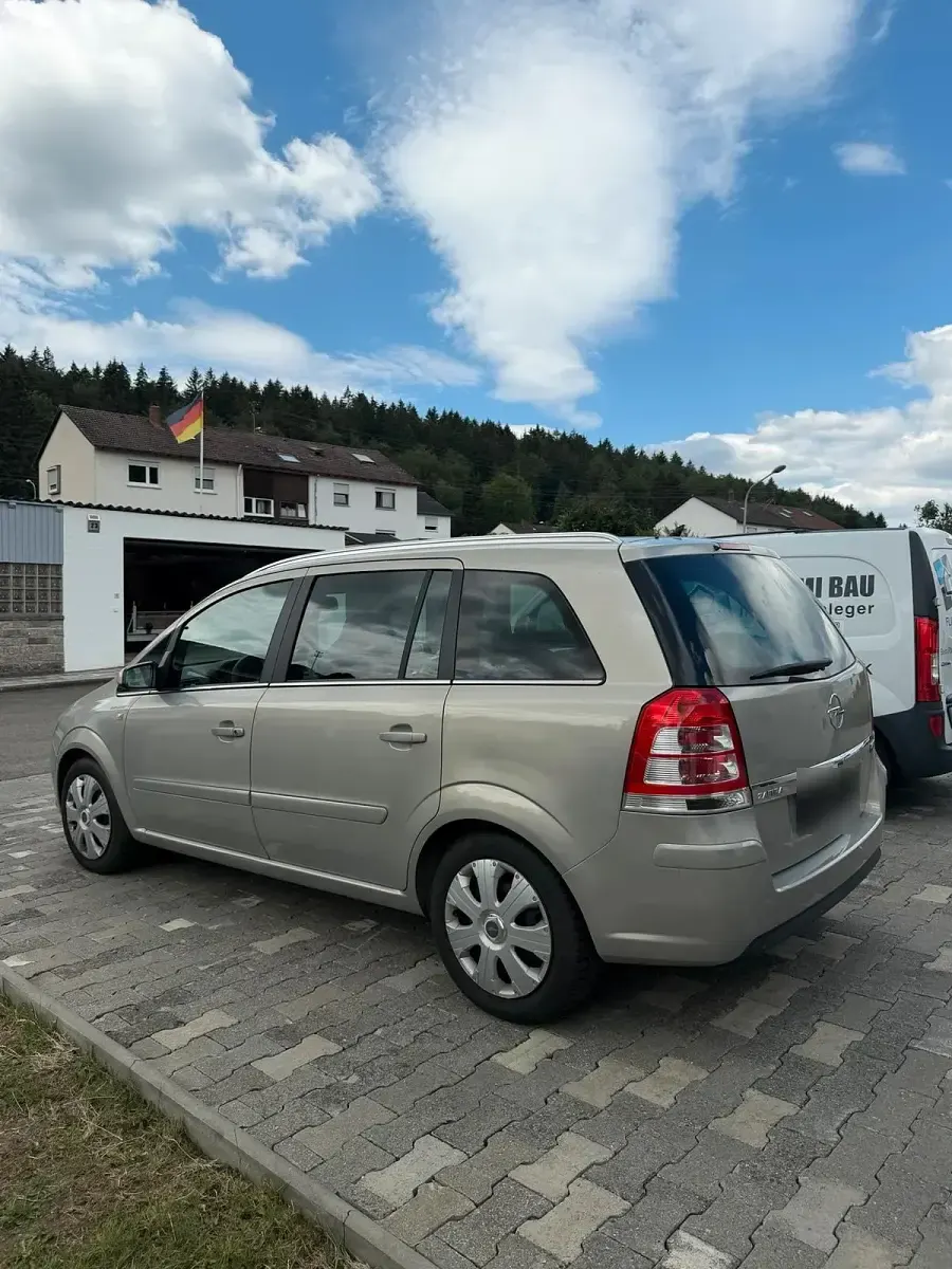 Gebraucht Opel Zafira Edition 110 PS (80 kW) 2008 Beige Van / Kleinbus