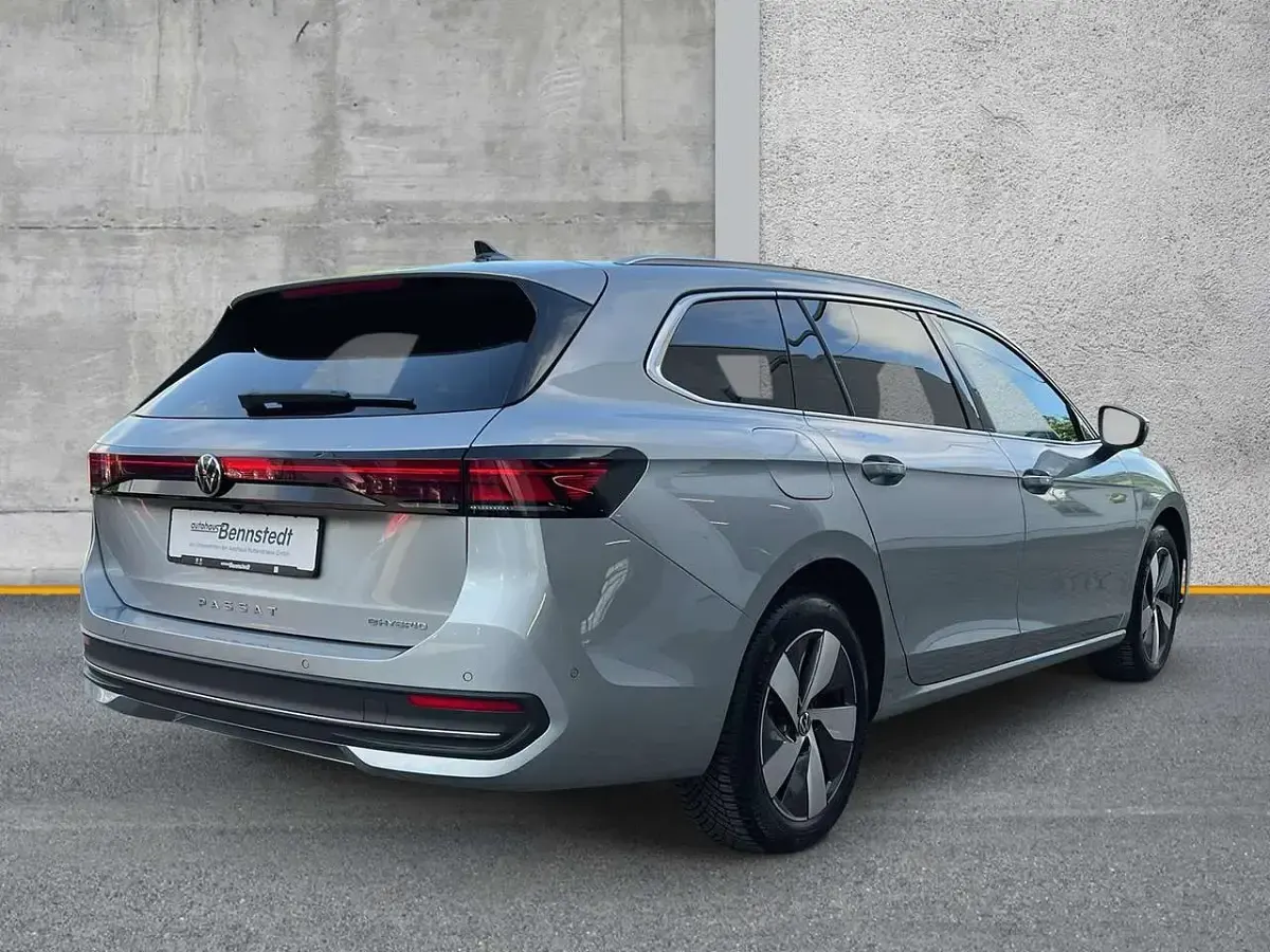 Gebraucht VW Passat Business 204 PS (150 kW) 2025 Silber Kombi