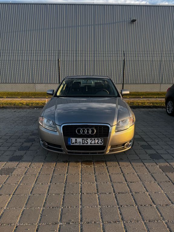 Silber Gebraucht 2005 Audi A4 Limousine | 2.000 € (Superpreis) - Bild 1/4