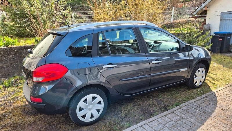 Gebraucht Renault Clio II 75 PS (55 kW) 2009 Grau Kombi