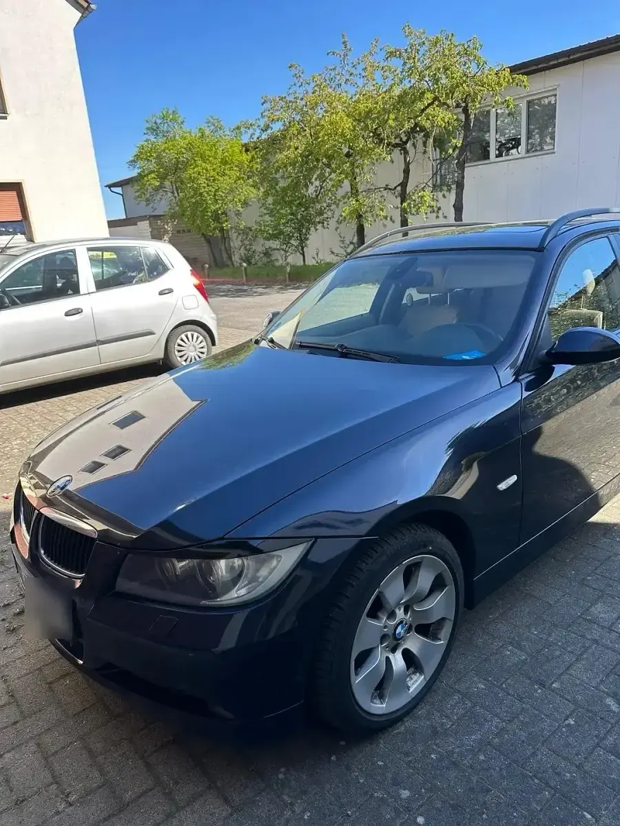 Gebraucht BMW 320 163 PS (119 kW) 2007 Blau Kombi
