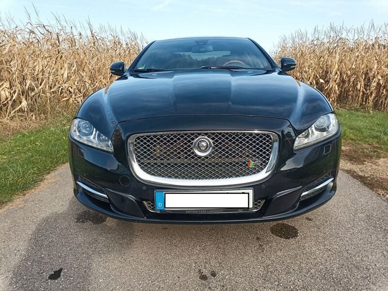 Käytetty Jaguar XJ 300 HP (220 kW) 2011 Musta Sedan