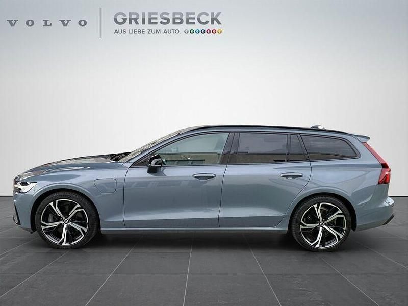 Gebraucht Volvo V60 Plus 455 PS (334 kW) 2023 Thunder grey / metallic Kombi