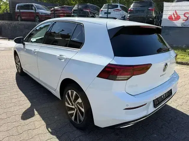 Gebraucht VW Golf VIII Style 150 PS (110 kW) 2020 Pure white Kleinwagen