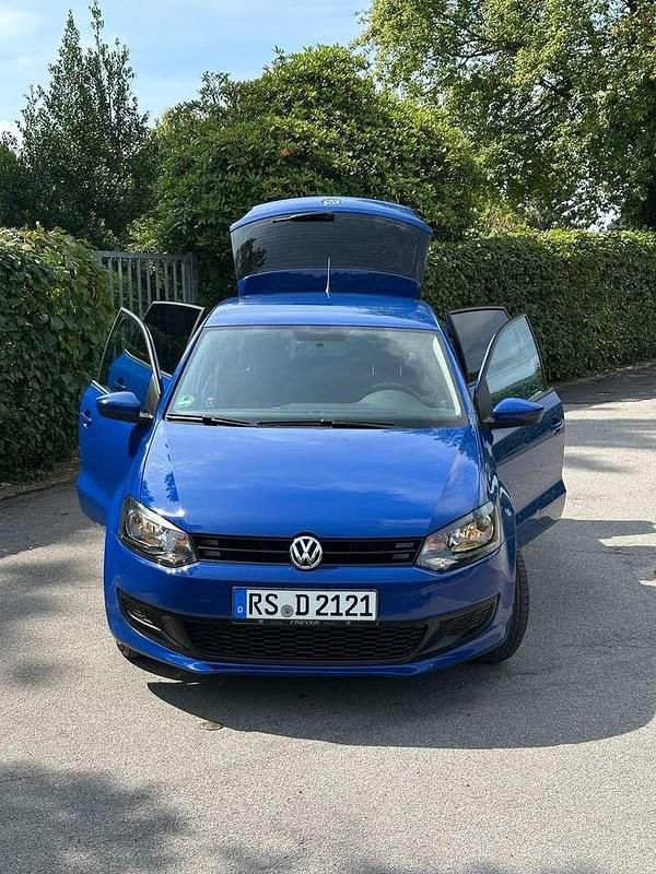 Blau Gebraucht 2013 VW Polo Classicline Limousine | 6.500 € (Guter Preis) - Bild 1/4