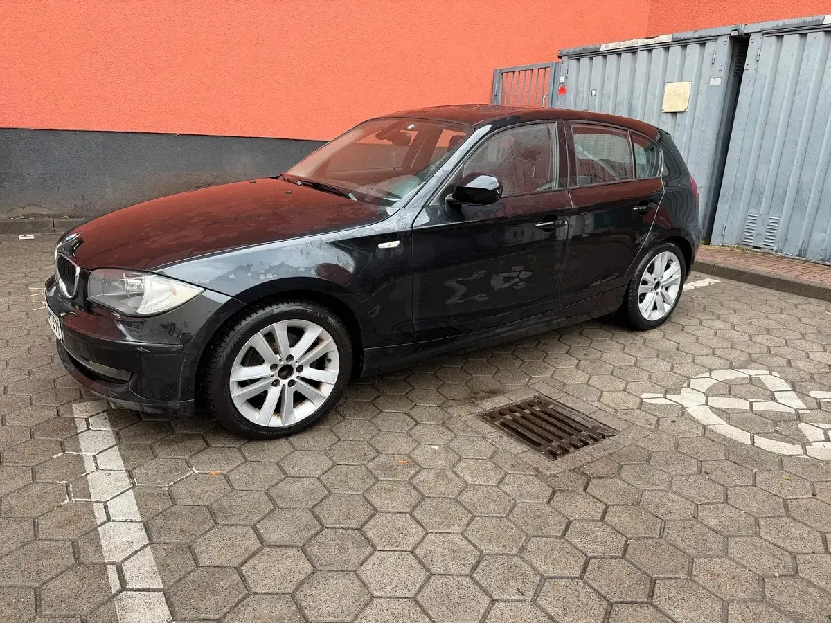 Gebraucht BMW 118 143 PS (105 kW) 2010 Schwarz Kleinwagen