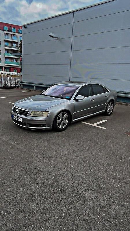 Grau Gebraucht 2004 Audi A8 Limousine | 3.350 € (Superpreis) - Bild 1/4