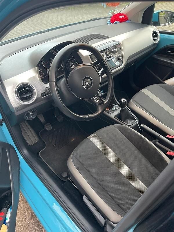 Używany VW up! high up! 90 KM (66 kW) 2017 Niebieski Hatchback