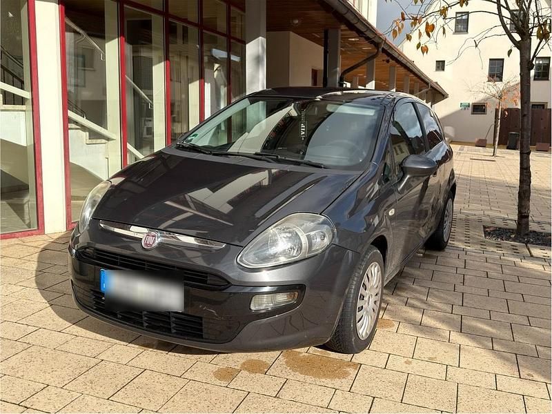 Grau Gebraucht 2011 Fiat Punto Kleinwagen | 2.325 € (Guter Preis) - Bild 1/4