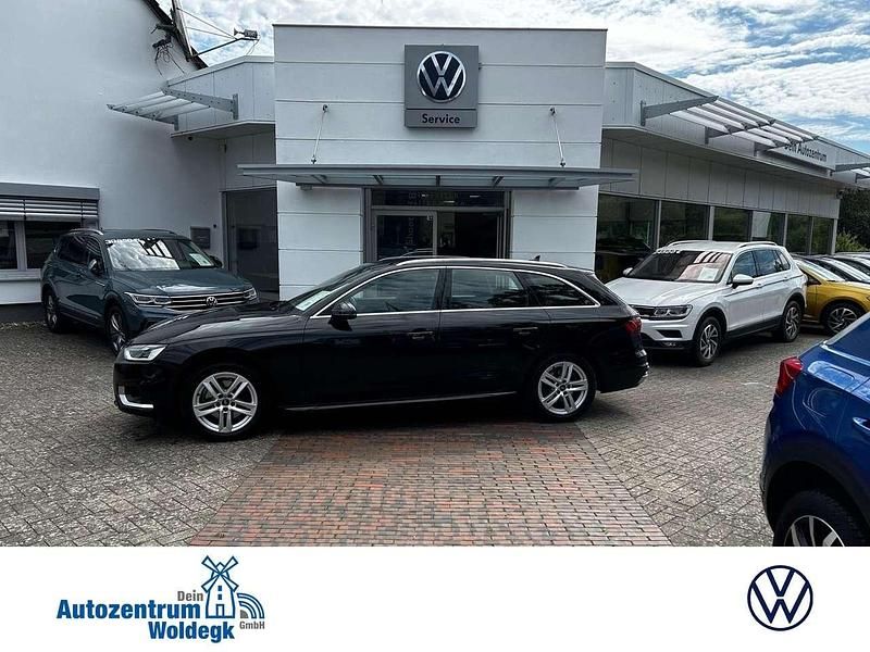 Mythosschwarz metallic (metallic) Gebraucht 2021 Audi A4 Advanced Kombi | 26.300 € (Etwas zu teuer) - Bild 1/4