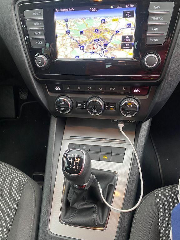 Gebraucht Skoda Octavia 150 PS (110 kW) 2016 Grau Kleinwagen