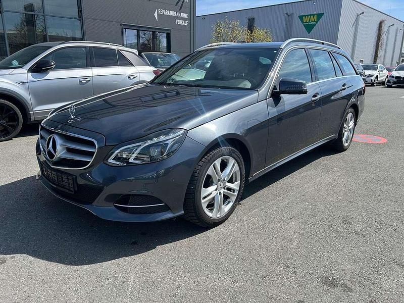 Gebraucht Mercedes E250 204 PS (150 kW) 2014 Tenoritgrau Kombi
