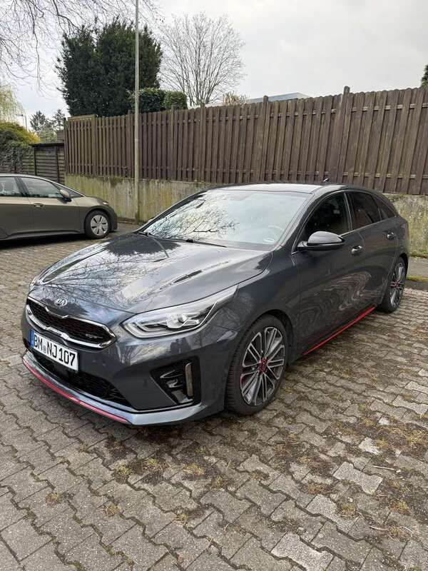 Grau Gebraucht 2020 Kia ProCeed GT Kleinwagen | 18.200 € (Superpreis) - Bild 1/4