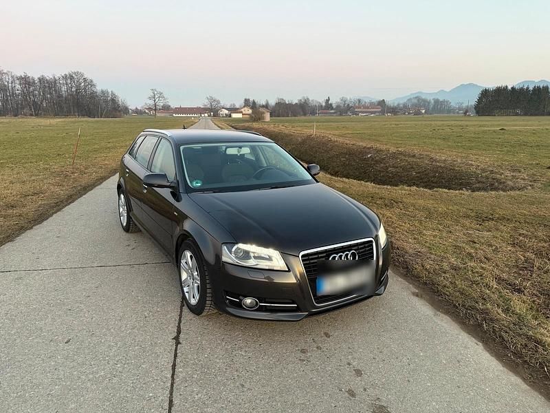 Grau Gebraucht 2011 Audi A3 Sportback Kombi | 7.500 € (Fairer Preis) - Bild 1/4
