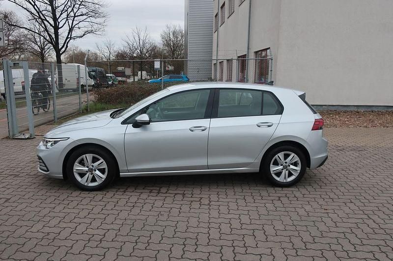 Gebraucht VW Golf VIII 116 PS (85 kW) 2023 Silber Limousine
