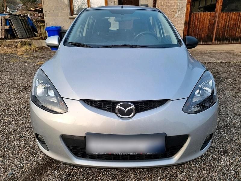 Gebraucht Mazda 2 Inclusive 75 PS (55 kW) 2010 Silber Kleinwagen