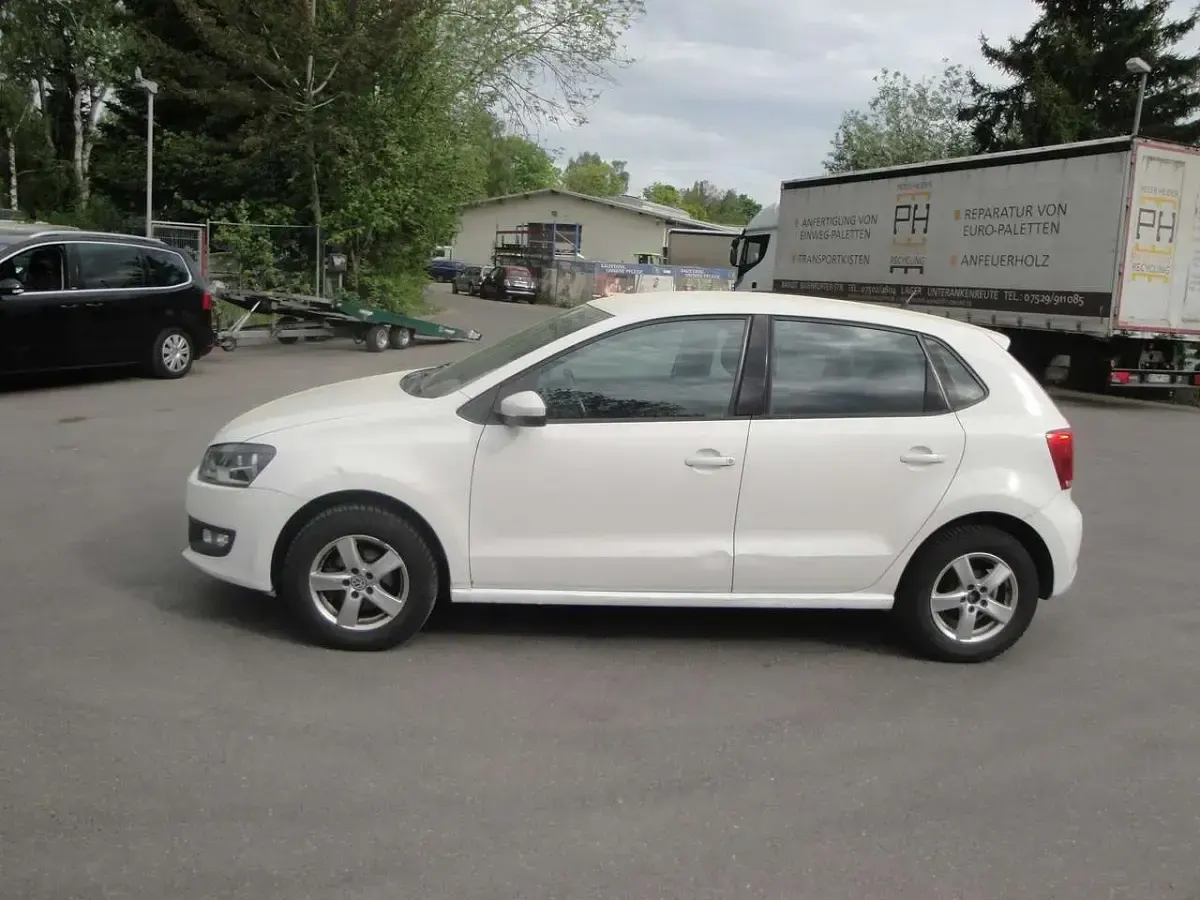 Gebraucht VW Polo 60 PS (44 kW) 2010 Weiß Kleinwagen