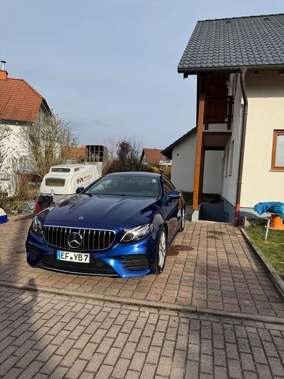 Gebraucht Mercedes E200 197 PS (144 kW) 2020 Blau Coupé