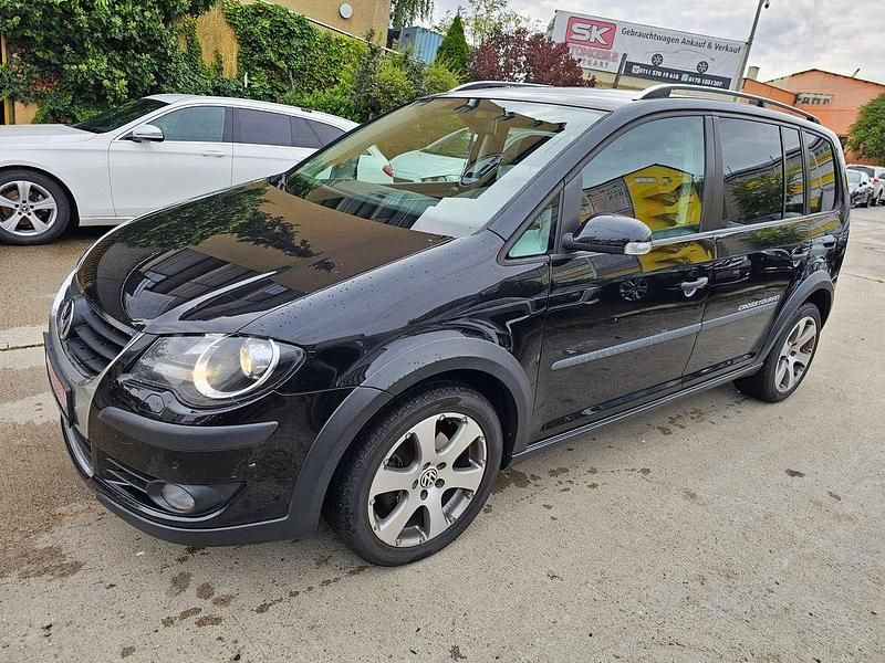 Deep black perleffekt Gebraucht 2009 VW Touran Cross Van / Kleinbus | 7.500 € (Fairer Preis) - Bild 1/4