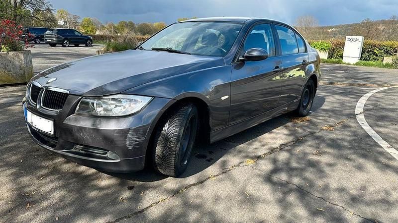 Gebraucht BMW 320 150 PS (110 kW) 2005 Grau Limousine